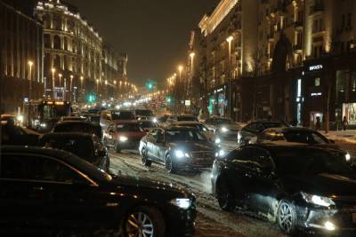 Дептранс призвал водителей Москвы отложить поездки на машинах - m24.ru - Москва