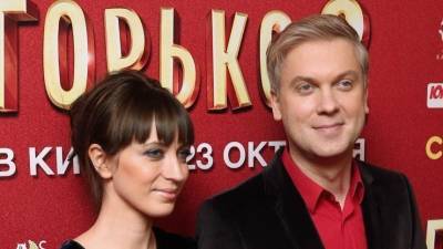Сергей Светлаков - Жена Светлакова объяснила их свадьбу в «каторжном» стиле - 5-tv.ru - Латвия - Таиланд