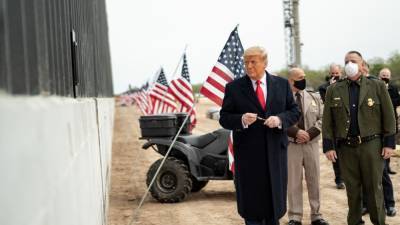 Дональд Трамп - Неизвестные напали на дом адвоката Трампа - politros.com - США - шт.Пенсильвания - Филадельфия