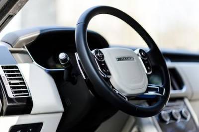 Внедорожник Range Rover стоимостью 15 млн рублей угнали в Москве от дома на Можайском шоссе - argumenti.ru - Москва - Калининград