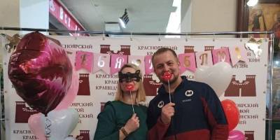 В краеведческом музее Красноярска открылась выставка "Всё начинается с поцелуя" - ruposters.ru - Красноярск