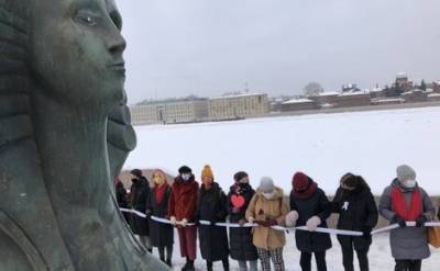 Анна Ахматова - В Петербурге более 60 участниц собрались на акции в поддержку женщин-политзаключенных - echo.msk.ru - Москва - Санкт-Петербург