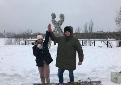 В Киеве пара влюбленных приковала друг друга цепью, чтобы проверить свои чувства - kp.ua - Украина - Киев