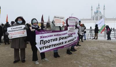 В Казани на согласованный митинг против репрессий не пустили более 150 человек - og.ru - Казань