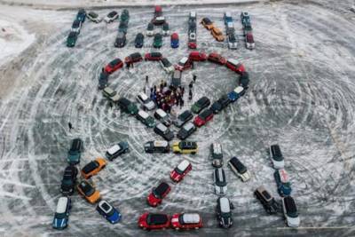 В Казани фигуру в форме сердца собрали владельцы MINI Cooper - kazan.mk.ru - Казань - Чебоксары - Ижевск