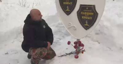 Тимофей Баженов - Баженов возложил цветы к мемориалу павшим воинам в Афганистане - ren.tv - Афганистан