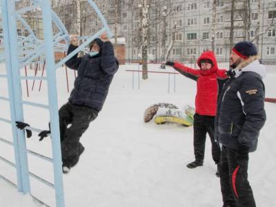 Хоккей, футбол и гимнастика: сыктывкарцы провели выходной по-спортивному - komiinform.ru - Сыктывкар