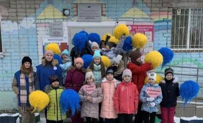 Тюменцам на улице показали яркие номера и раздали валентинки - news.megatyumen.ru - Тюмень