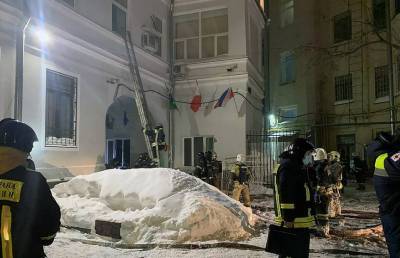 В центре Москвы загорелось здание с хостелом и кафе. Обрушились перекрытия и крыша - ont.by - Москва