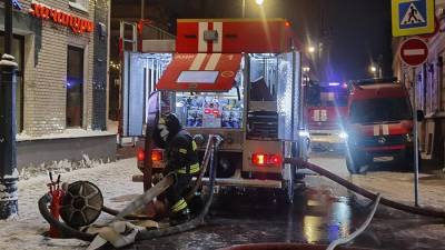 Пожарные ликвидировали крупное возгорание в хостеле в центре Москвы - iz.ru - Москва