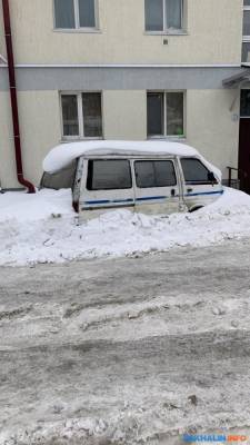 Холмчане с начала зимы не могут добиться расчистки двора - sakhalin.info - Холмск