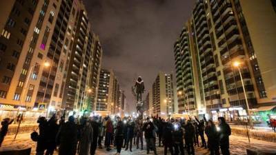 Алексей Навальный - Флешмоб с фонариками прошел в Петербурге мирно и без полиции - piter.tv - Санкт-Петербург