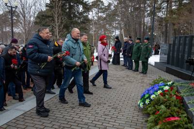 Сахалинцы на митинге почтили память воинов-интернационалистов - sakhalin.info - Афганистан - Южно-Сахалинск