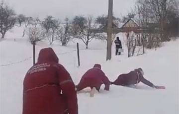 Что известно о видео, на котором медики скорой помощи ползут по снегу - charter97.org - район Бобруйский - Бобруйск
