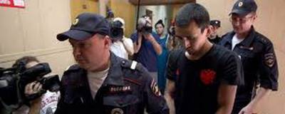 Мосгорсуд признал законным арест таксиста, бросившего ограждение в росгвардейца - runews24.ru - Москва