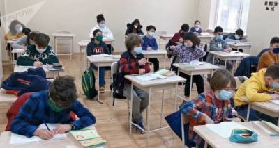 В школах Тбилиси, Рустави и Кутаиси возобновилась учеба в классах - видео - sputnik-georgia.ru - Грузия - Тбилиси