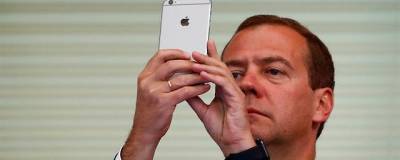 Дмитрий Медведев - Алексей Навальный - Медведев опубликовал фото с зажженными фонарями в день акции сторонников Навального - runews24.ru