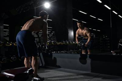 Как накачать грудь с помощью резинок для фитнеса: 4 простые упражнения от тренера - 24tv.ua