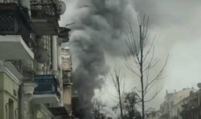 В Киеве разгорелся пожар в многоэтажке: на место срочно выехали патрульные и спасатели, видео ЧП - politeka.net - Киев