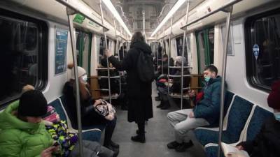 В метрополитене Петербурга будут напоминать пассажирам о необходимости снять рюкзак в вагоне - piter.tv - Санкт-Петербург