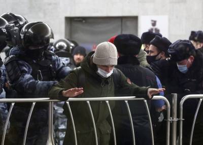 Андрей Барышев - В Госдуму внесли законопроект, отменяющий ответственность за ряд нарушений на митингах - m24.ru