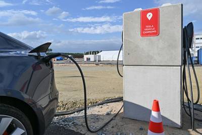Илон Маск - Tesla решила производить электромобили еще в одной стране - lenta.ru - США