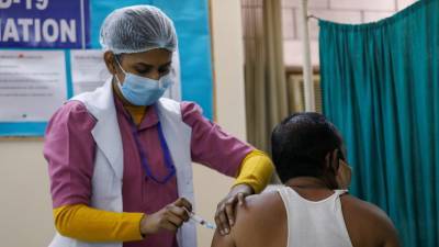 Венкатеш Варм - В Индии рассказали о ходе вакцинации от коронавируса в стране - russian.rt.com