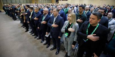 Александр Корниенко - «Вы не журналисты». Работников ZIK и NewsOne выгнали с заседания «Слуги народа» - sharij.net