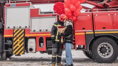 Пожарный в Киеве сделал предложение любимой в День Валентина: фото - 24tv.ua - Киев - Гсчс