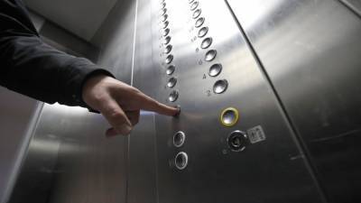 Жители уфимского дома посмотрели камеры в лифте и были в ужасе от соседа - news102.ru - Уфа