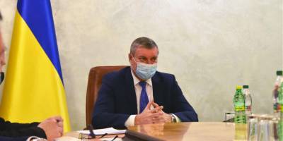 Даниил Гетманцев - Данил Гетманцев - Олег Уруский - «Ошибки есть у всех». Гетманцев заявил, что Слуга народа не рассматривает вопрос отставки Уруского - nv.ua