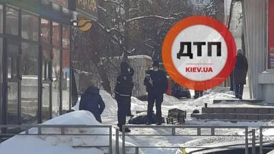 В Киеве мужчина убился на скользком тротуаре - 24tv.ua - Киев