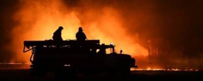 На окраине Луганска произошёл взрыв: полыхает 20-метровый огненный факел - runews24.ru - ЛНР - Луганск