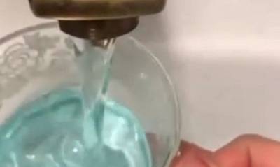 Жители Симферополя сообщили о голубой воде, идущей из крана - og.ru - Крым - Симферополь - Сталинград