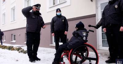 "У него мало времени": в Черновцах в ряды патрульной полиции приняли 10-летнего мальчика с опухолью мозга (4 фото) - tsn.ua - Черновцы