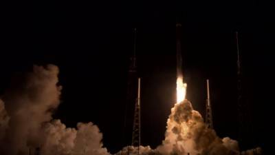 SpaceX запустила ракету-носитель с 60 спутниками Starlink - iz.ru - США - Израиль - шт.Флорида