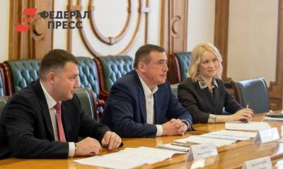 Валерий Лимаренко - Депутаты Холмска поругались с губернатором из-за мэра: «не мешайте ему работать» - fedpress.ru - Холмск