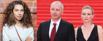 Оксана Акиньшина - Муж Оксаны Акиньшиной пришел на кинопремьеру в компании Софьи Капковой - runews24.ru - Москва