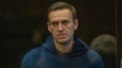 Алексей Навальный - Игнат Артеменко - Навального привезли на очередное слушание по делу о клевете - polit.info - Москва