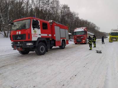 Непогода не отступает: какова ситуация на дорогах и где до сих пор метель - 24tv.ua - Ивано-Франковская обл. - Харьковская обл. - Николаевская обл. - Одесса - Кировоградская обл. - Одесская обл. - Черновицкая обл. - Ровненская обл. - Новости - Гсчс