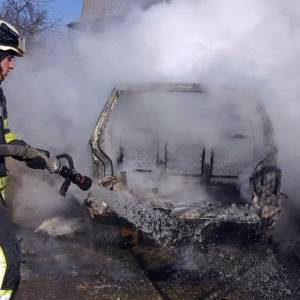 В поселке под Запорожьем дотла сгорел автомобиль Renault. Фото - reporter-ua.com - Запорожская обл. - Запорожье