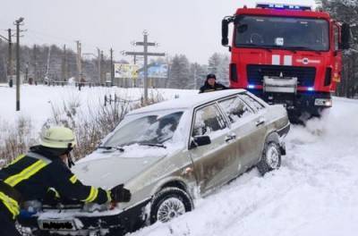 Непогода ограничила движение транспорта в трех областях Украины - from-ua.com - Луцк - Ивано-Франковская обл. - Волынская обл. - Каменец-Подольский