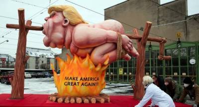 Дональд Трамп - Владимир Путин - Алексей Навальный - Ангела Меркель - Навальный бьёт Путина, Трамп на вертеле: в Германии прошло шествие сатирических повозок (фото) - sharij.net - США