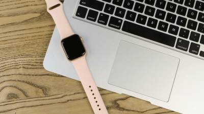 Apple бесплатно починит смарт-часы Watch Series 5 и Watch SE, которые перестали заряжаться из-за бага - itc.ua