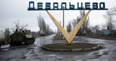 Денис Пушилин - Денис Казанский - Мустафа Найем - В Дебальцево оконфузились с памятником убитым террористам, изобразив на нем воина ВСУ (ФОТО) - dsnews.ua - ДНР - Донецкая обл.