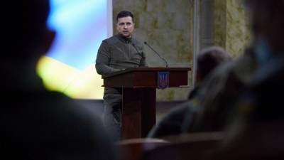 Владимир Зеленский - Зеленский потребовал найти виновных в смерти трех украинских военных в Донбассе - politros.com - Донбасс