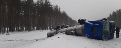 В Вологодской области на скорости столкнулись две фуры, погиб один человек - runews24.ru - Ленинградская обл. - Вологодская обл. - Вологда