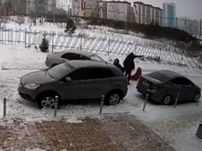 В Новосибирске мужчина ответит за умышленный наезд на девушку с коляской - sobesednik.ru - Новосибирск - Новосибирская обл.