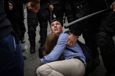 В Югре дети под руководством силовиков поиграли в разгон акции протеста (видео) - rosbalt.ru - Екатеринбург - Югра - Нижневартовск