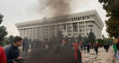 Садыр Жапаров - Участники протестов в Кыргызстане хотят получить звание «Героев октябрьской революции» - dialog.tj - Киргизия